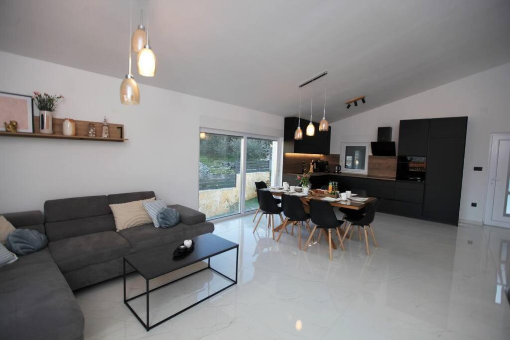 Luxury Villa Lana Apt, Seaview Terrace, Large Outdoor Space, Bbq Trogir Exterior photo